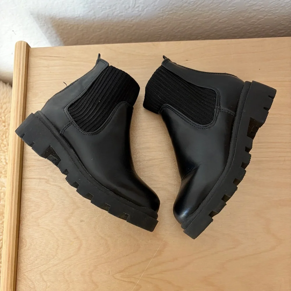 Steve Madden Black Faux Leather Chelsea Boots